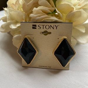 🌸 Black Diamond Shaped  earrings